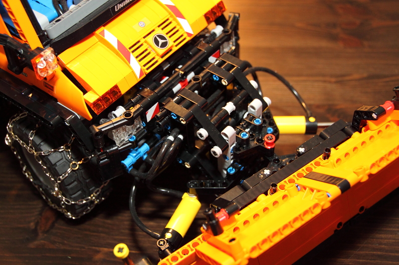 8110_mb_u400_moc_snow_plow_005.jpg