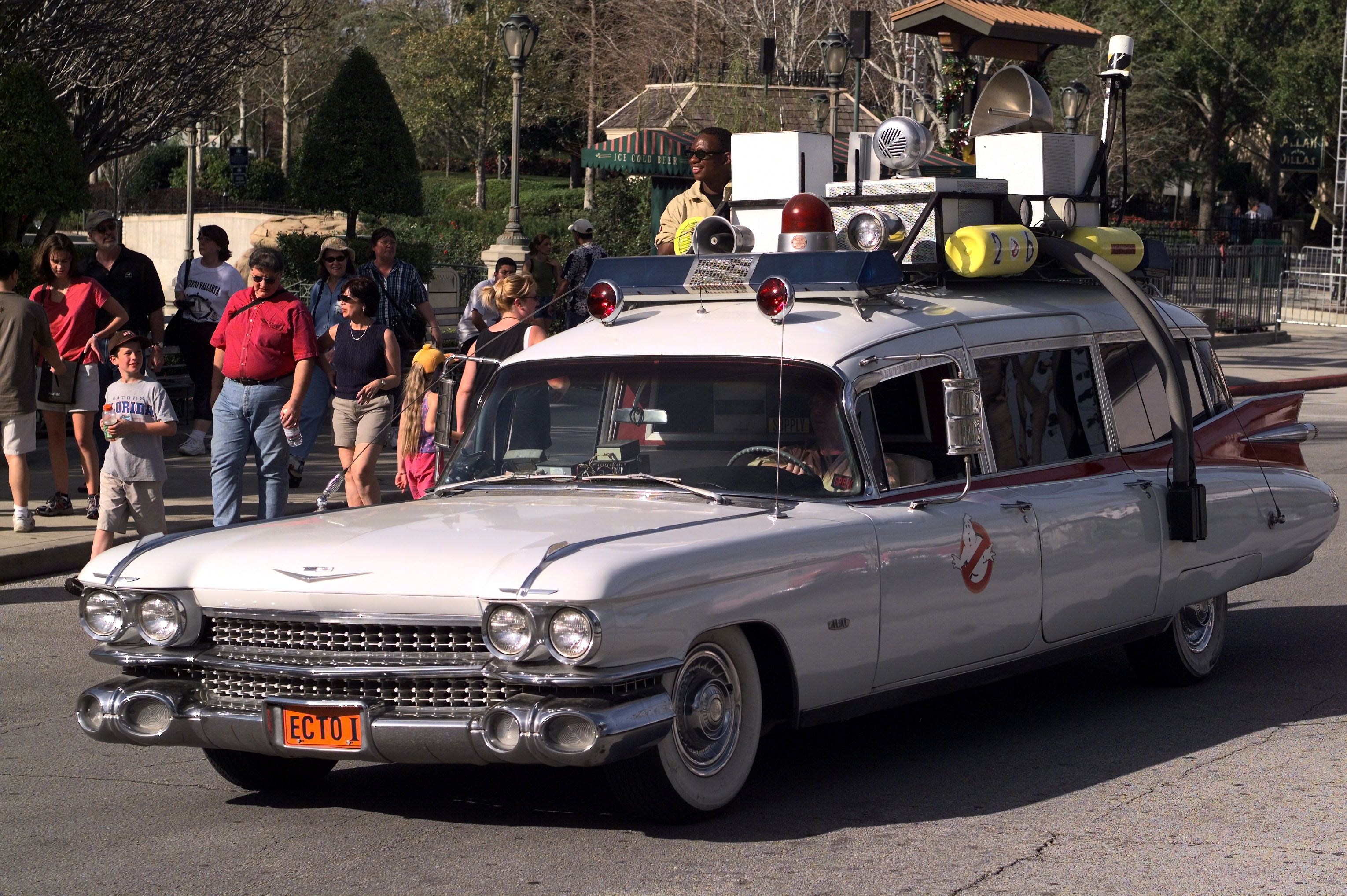 universal_studios_ghostbusters_car.jpg