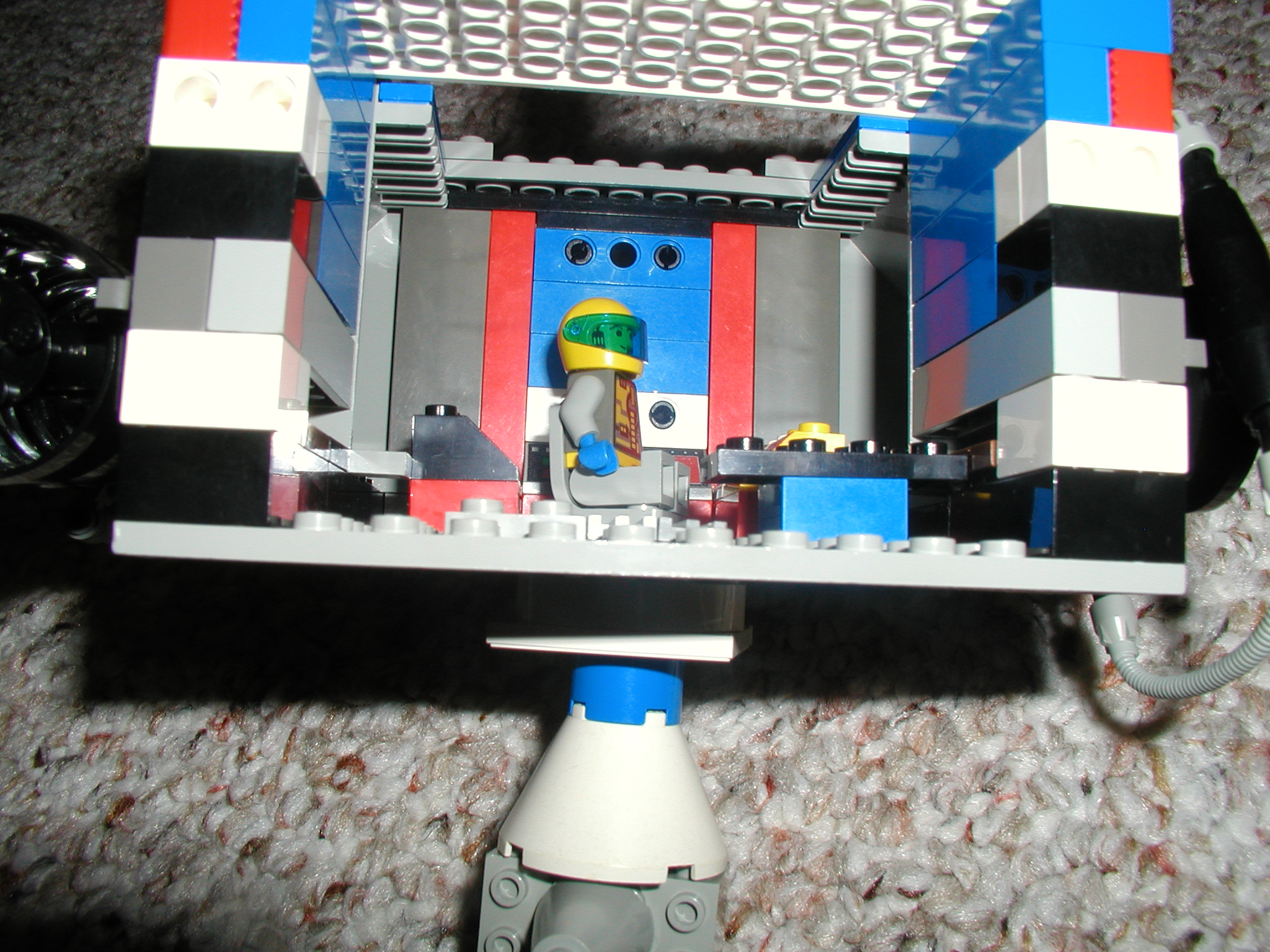lego_website_1_p2_millenium12_.jpg