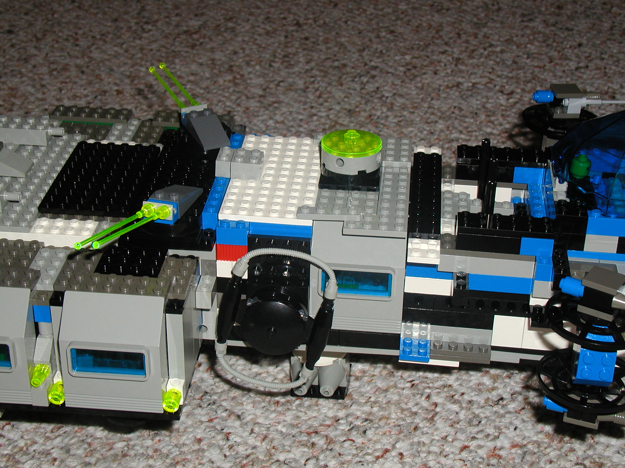 lego_website_1_p2_millenium1_.jpg