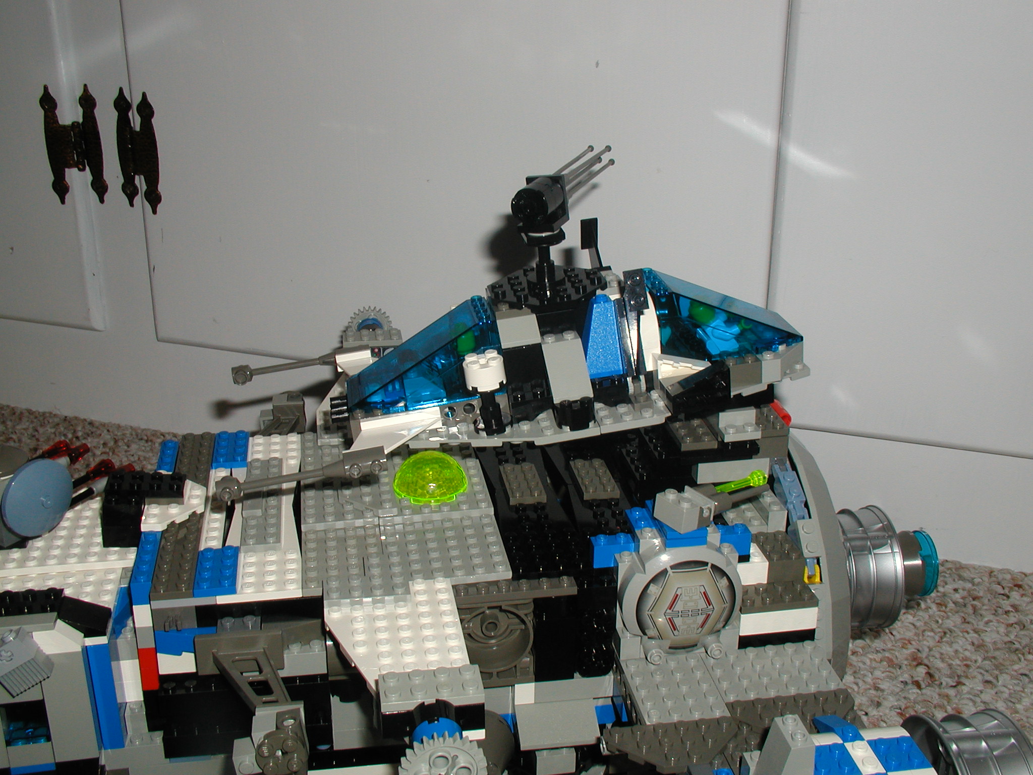 lego_website_1_p2_millenium27_.jpg
