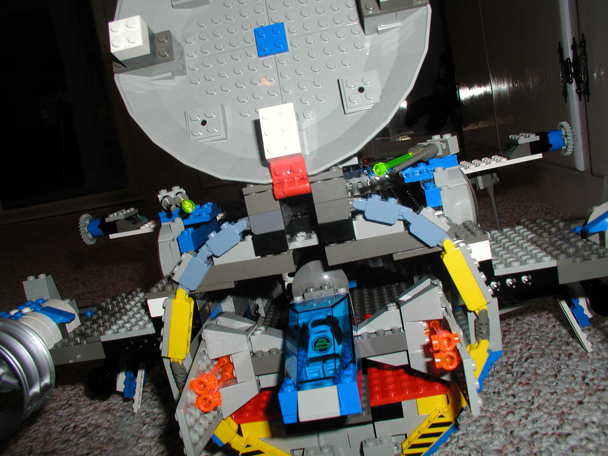 lego_website_1_p2_millenium31_.jpg