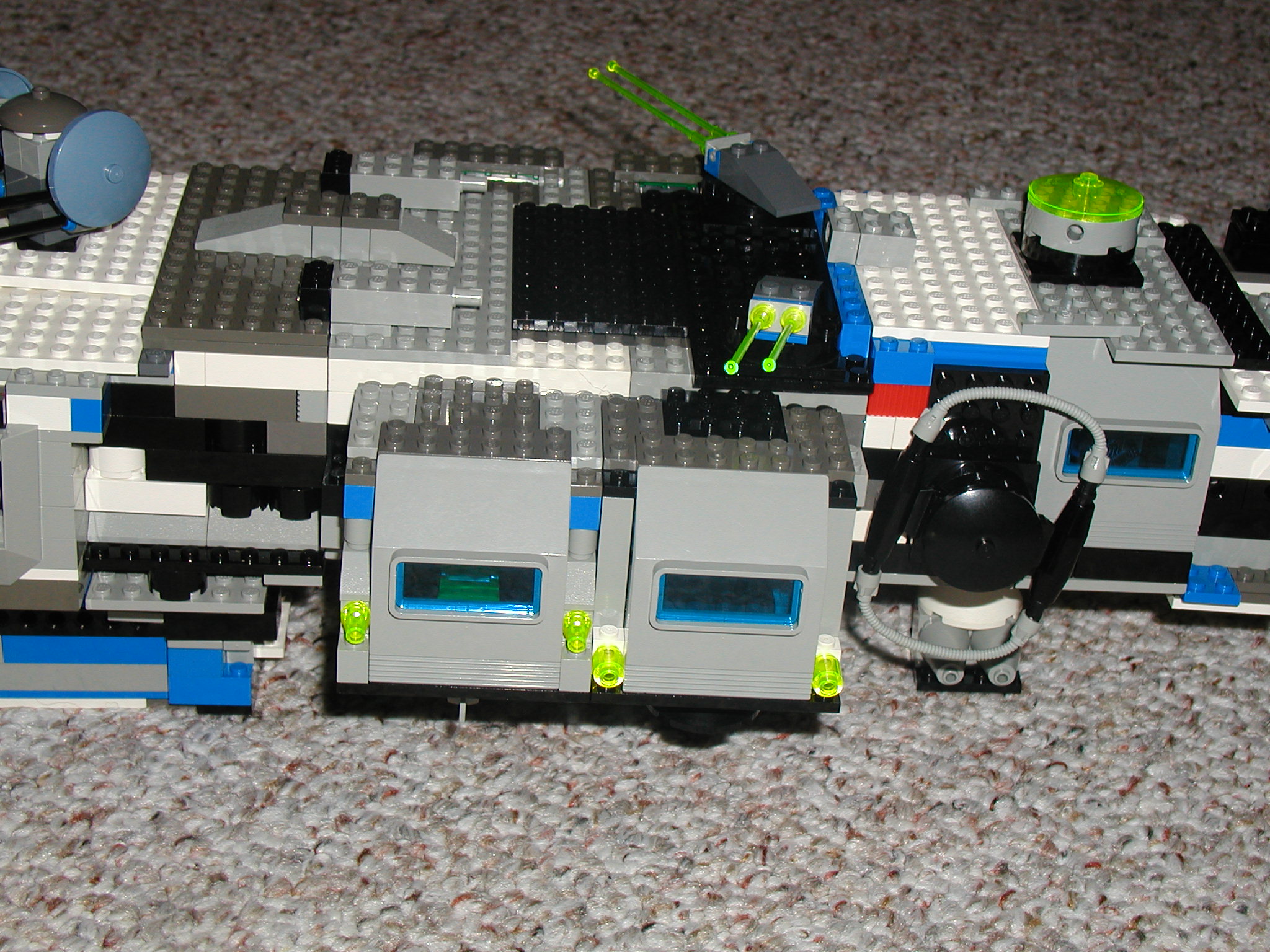 lego_website_1_p2_millenium4_.jpg
