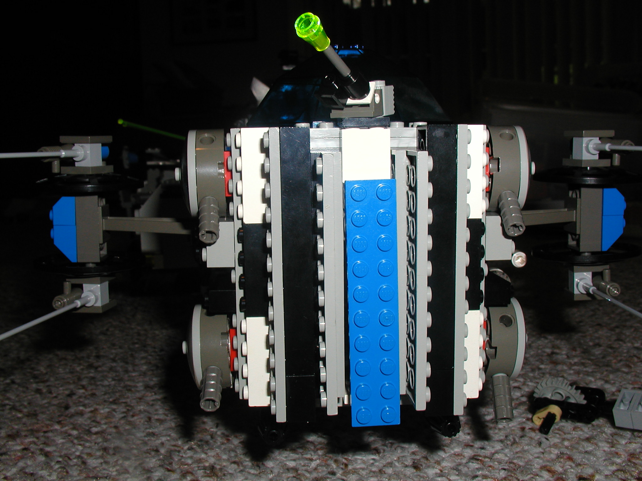 lego_website_1_p2_millenium5_.jpg