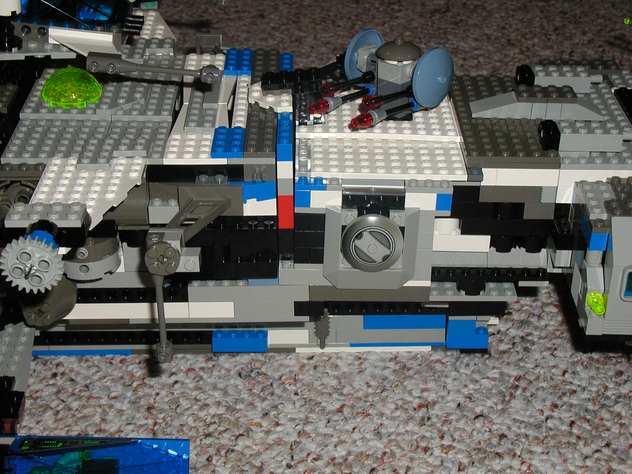 lego_website_1_p2_millenium6_.jpg