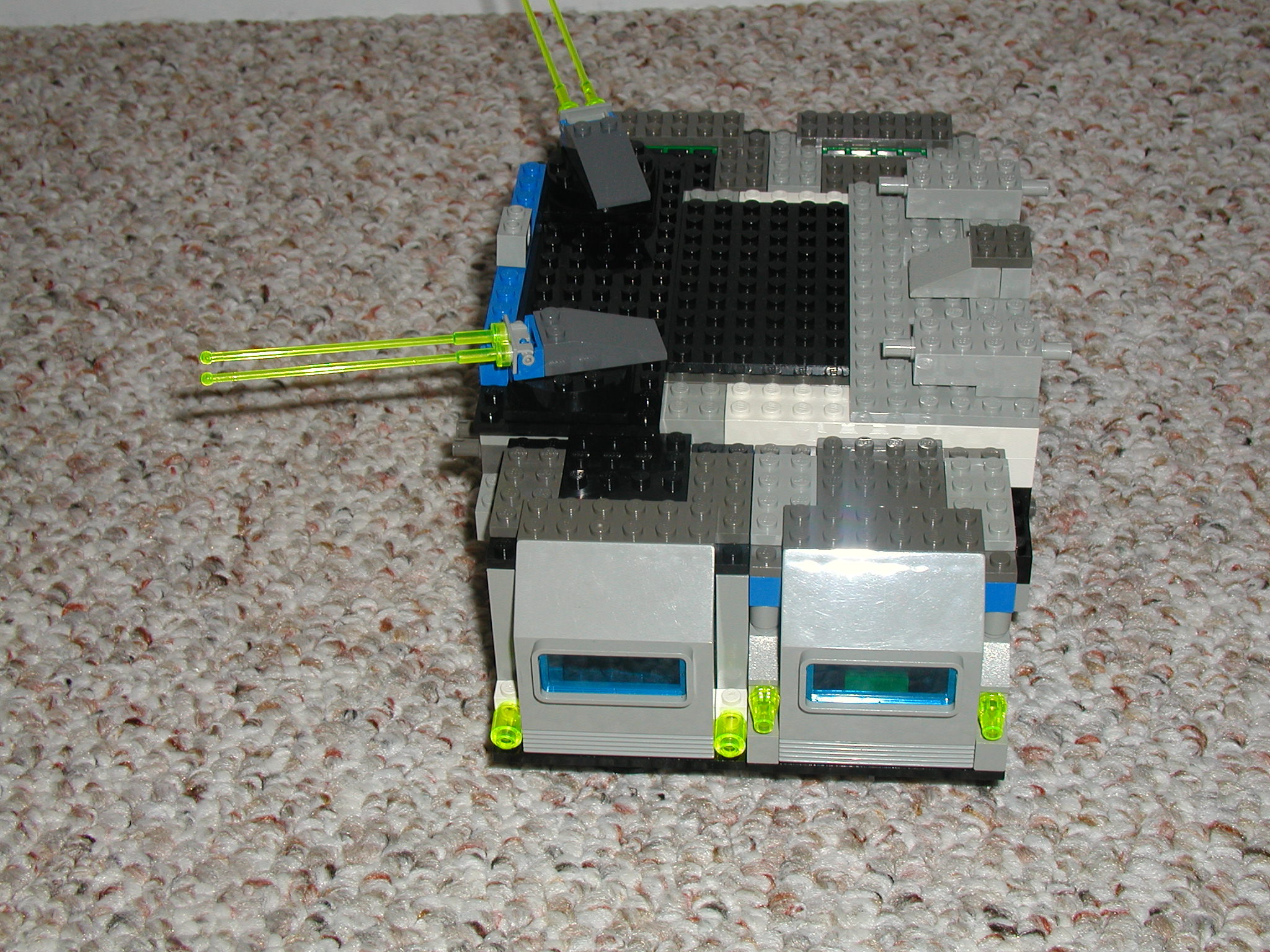 lego_website_1_p2_millenium7_.jpg