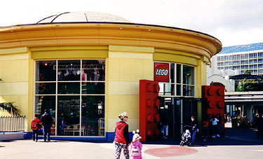legostore100.jpg