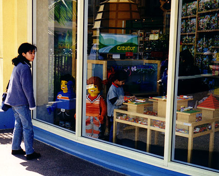 legostore102.jpg