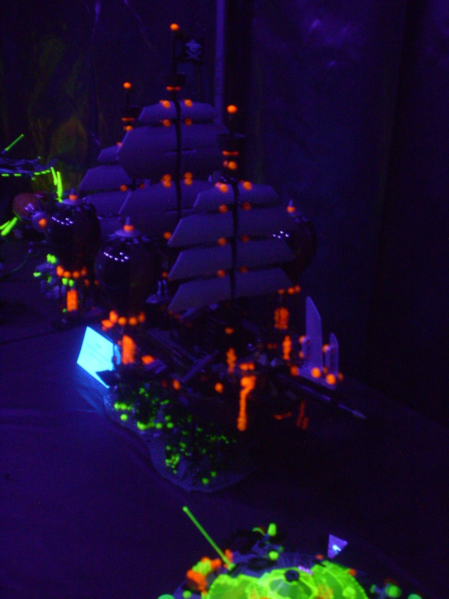 airship_blacklight.jpg