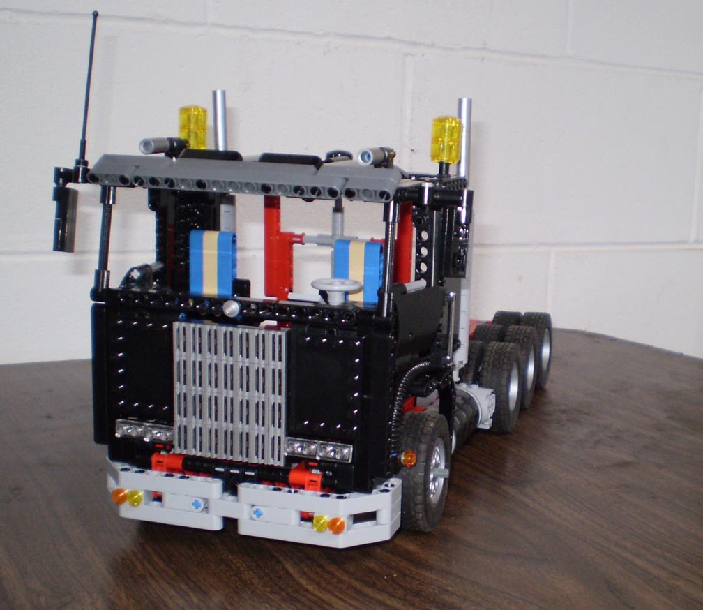 triple_drive_tractor_unit_2.jpg
