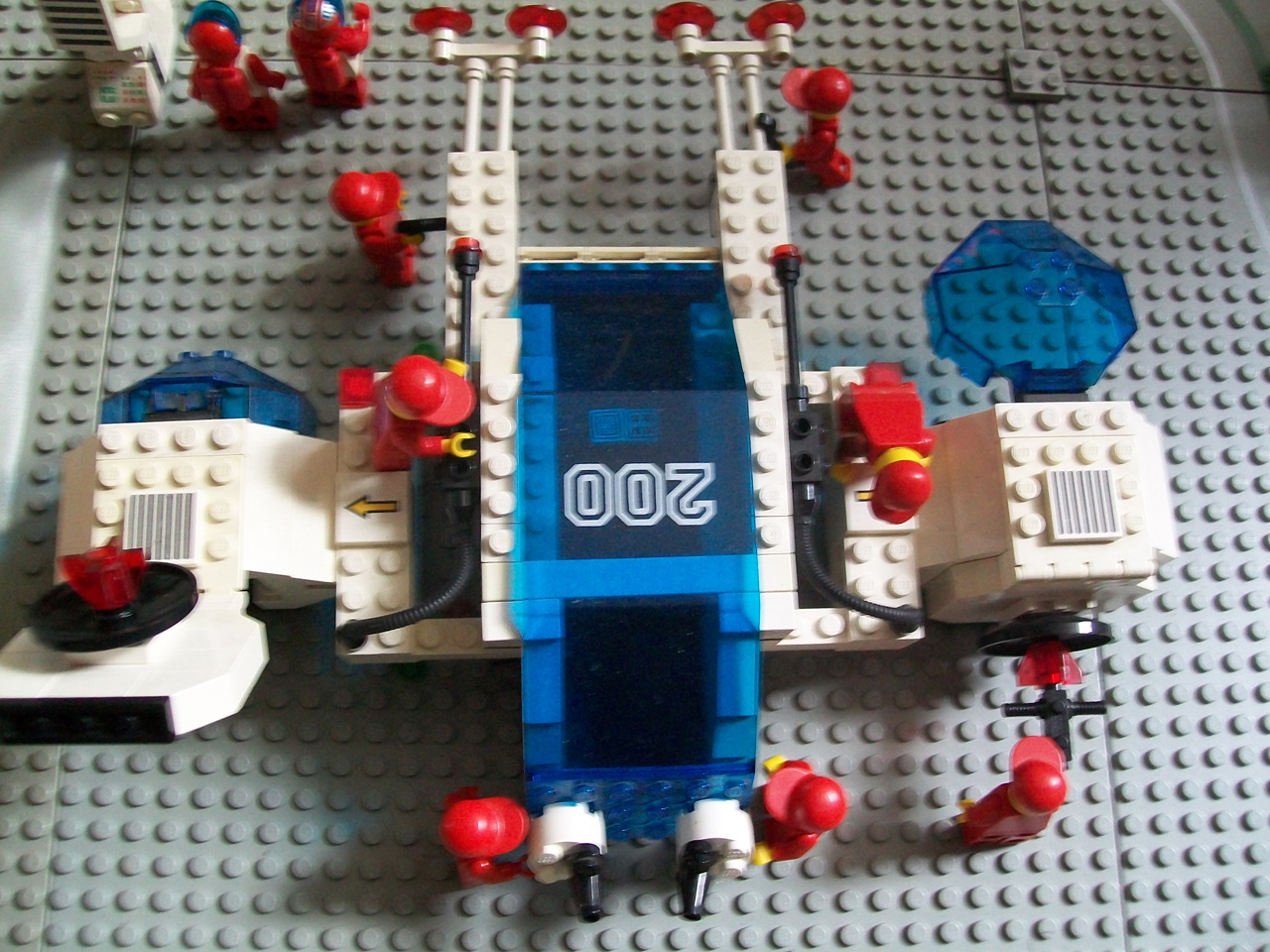 base-lego-espace-guillaume-et-david-futuron-01.jpg