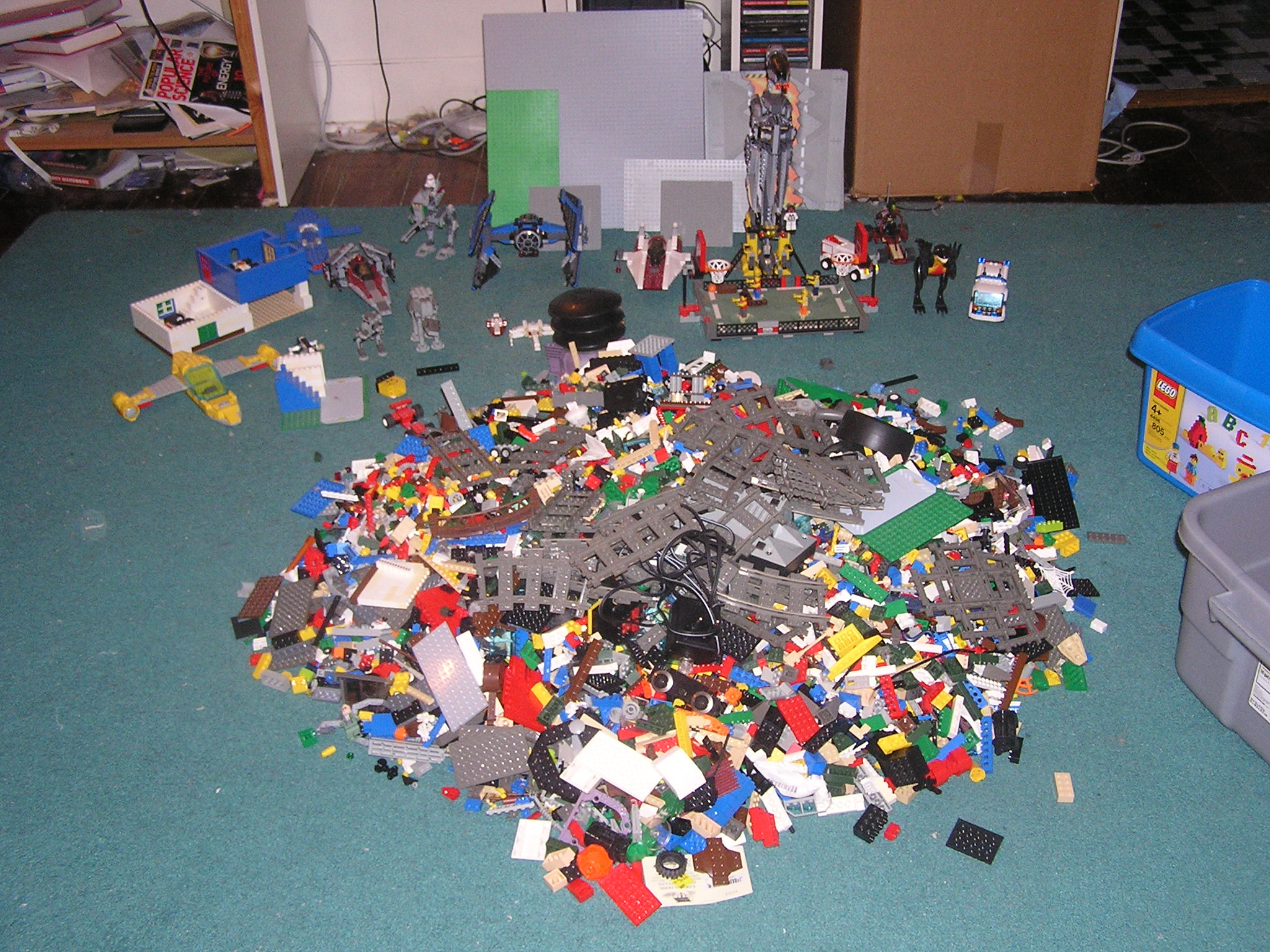 pile-o-lego.jpg