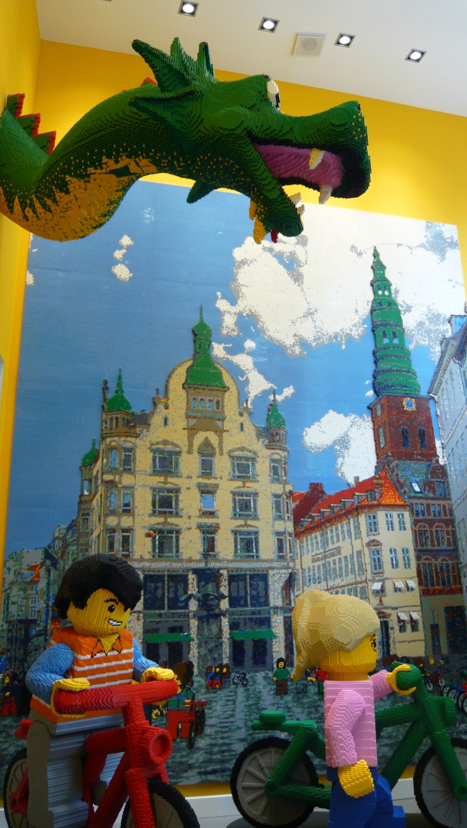1b2_lego_shop_copenhagen_2.jpg