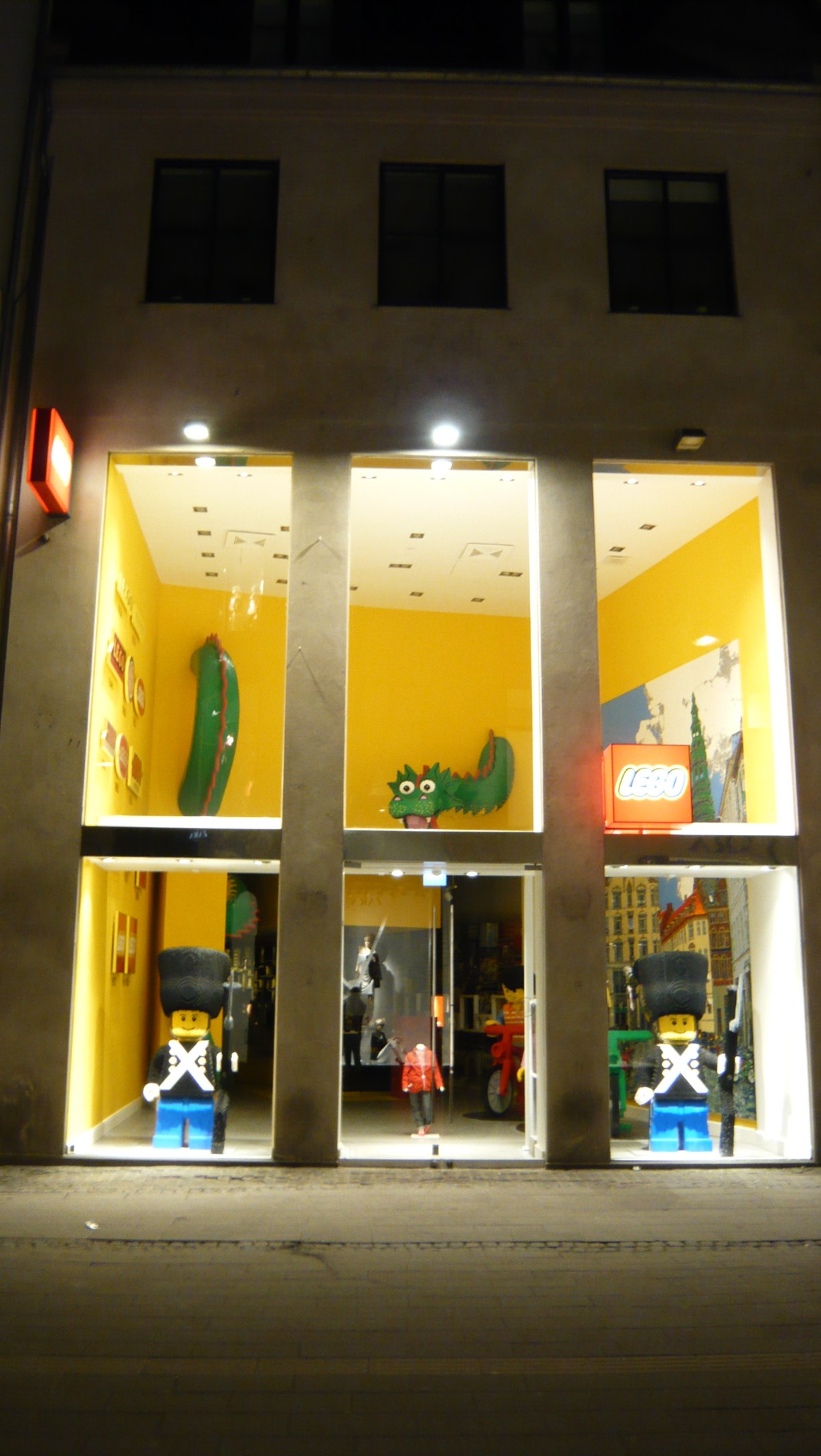 1b2a_lego_shop_copenhagen.jpg