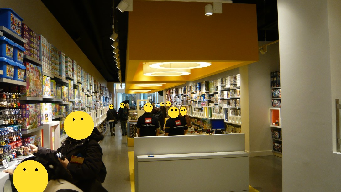 1b3_lego_store_inside2a.jpg