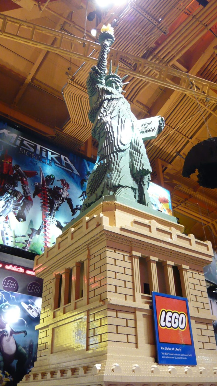 1_l_statue_3toysrus.jpg