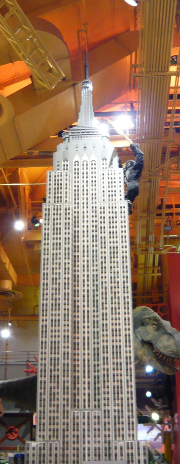 3_lego_empirestate_b_toysrus_a2.jpg