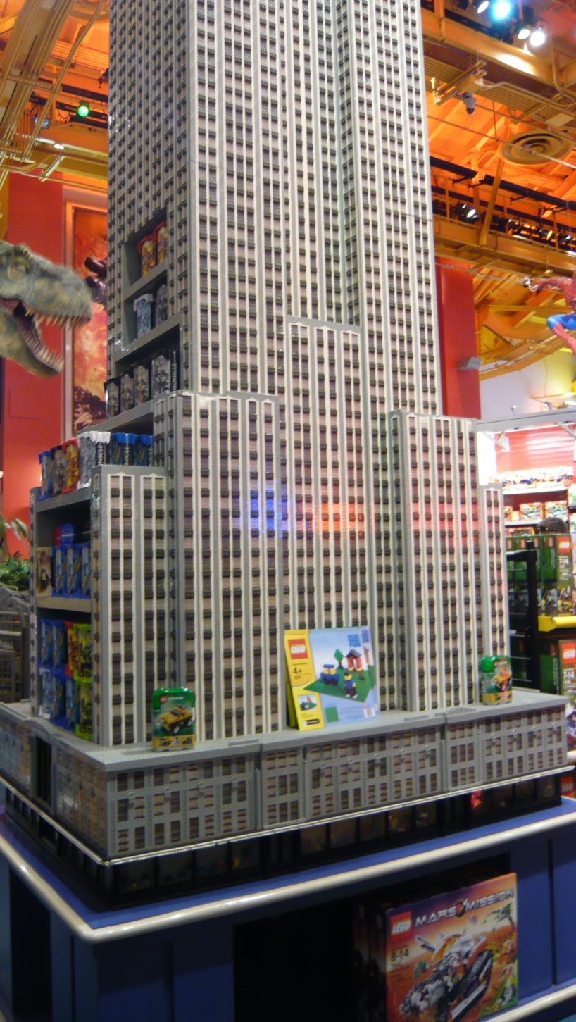 3_lego_empirestate_b_toysrus_c.jpg