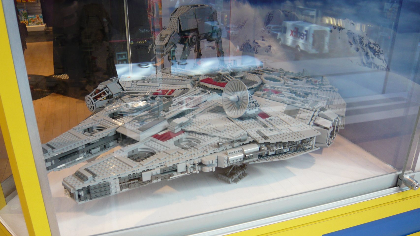 8_fao_lego__milleniumfalken_2.jpg