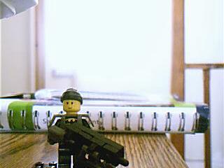 gears_of_war_gun_and_character_lego_001.jpg