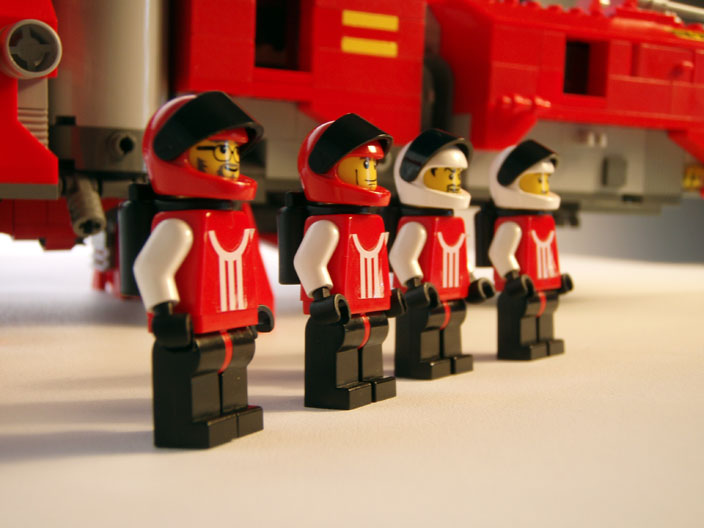 13-crew_2.jpg