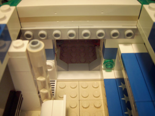 rsv_33_int_door_open.jpg