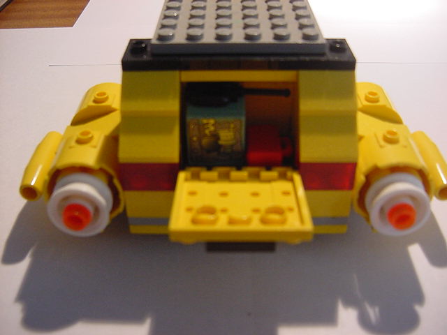 4_taxi_trunk.jpg