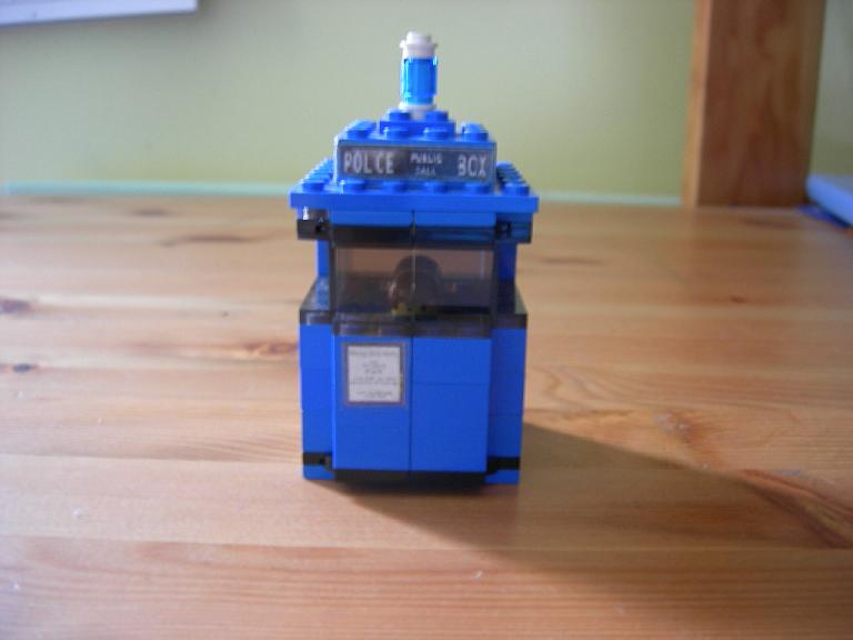 1tardisoutside.jpg