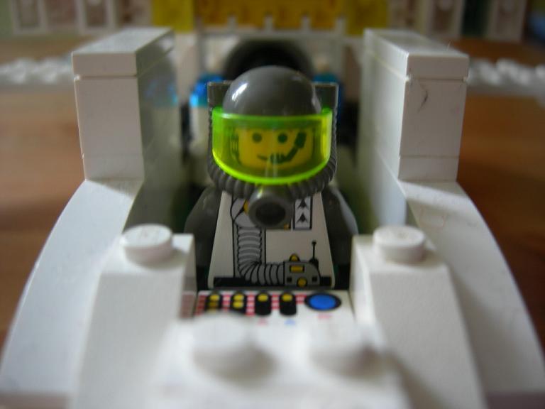 7shipcockpit.jpg