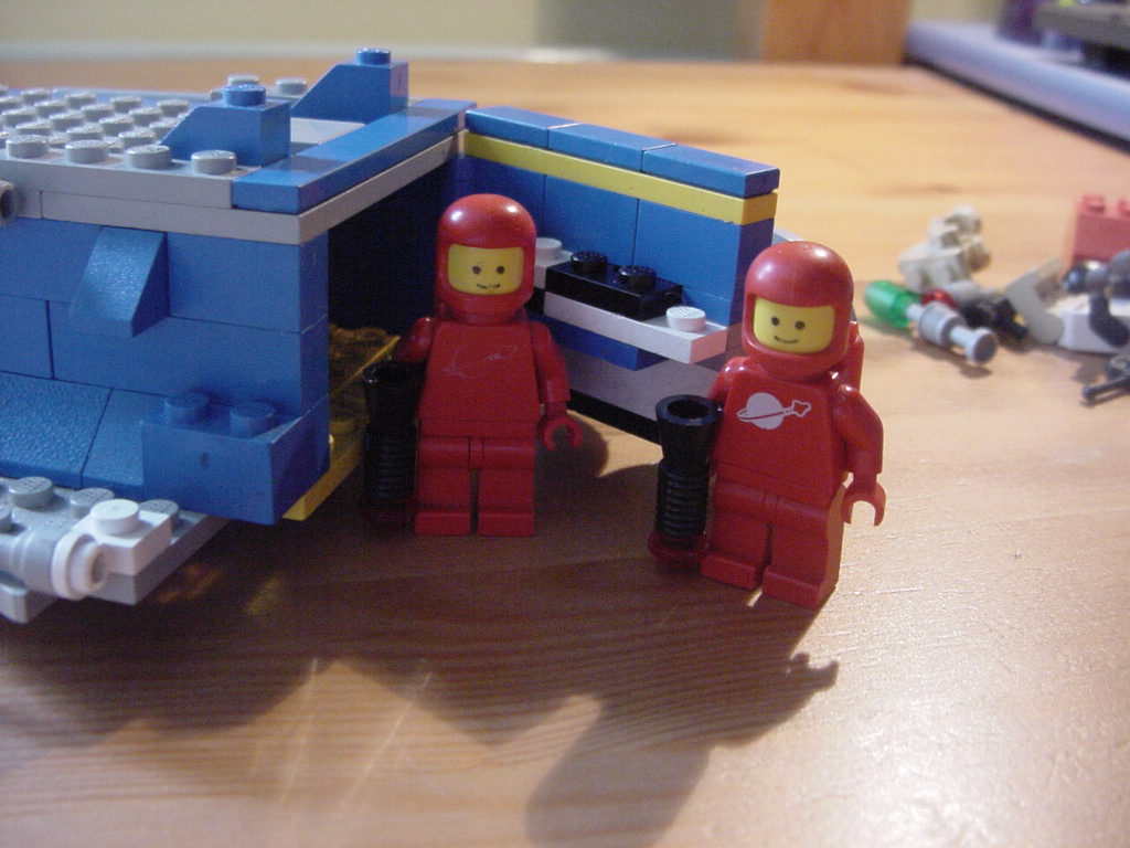 ship_minifigs.jpg