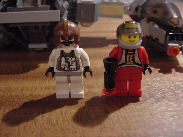 2_bwing_minifigs.jpg