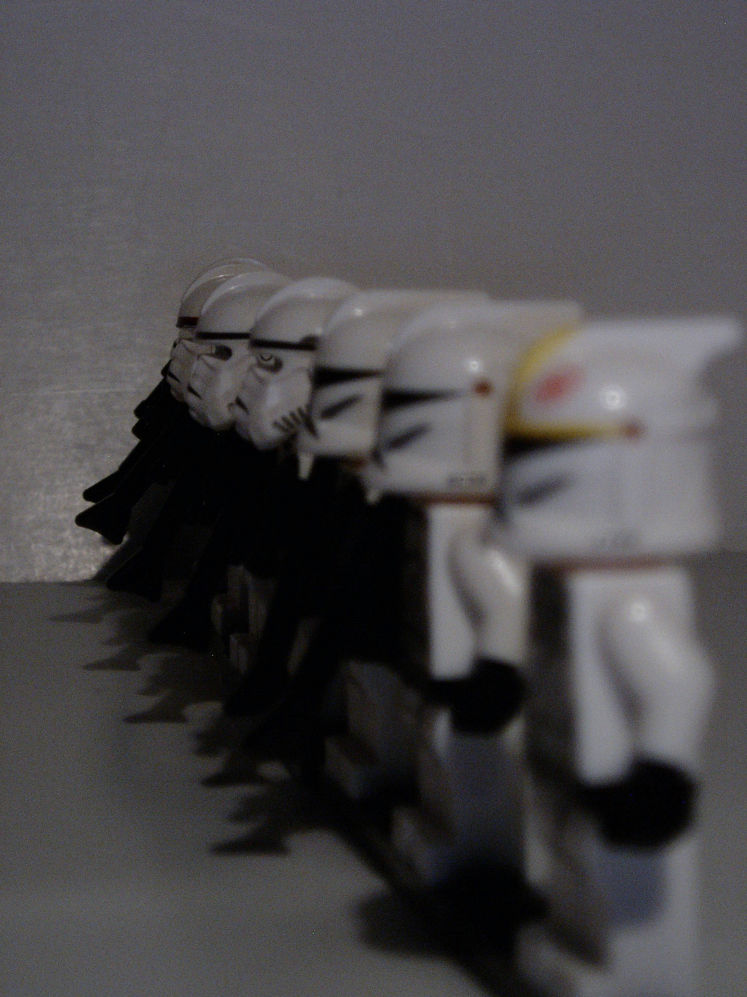 tank_minifigs_in_line_angled_right.jpg