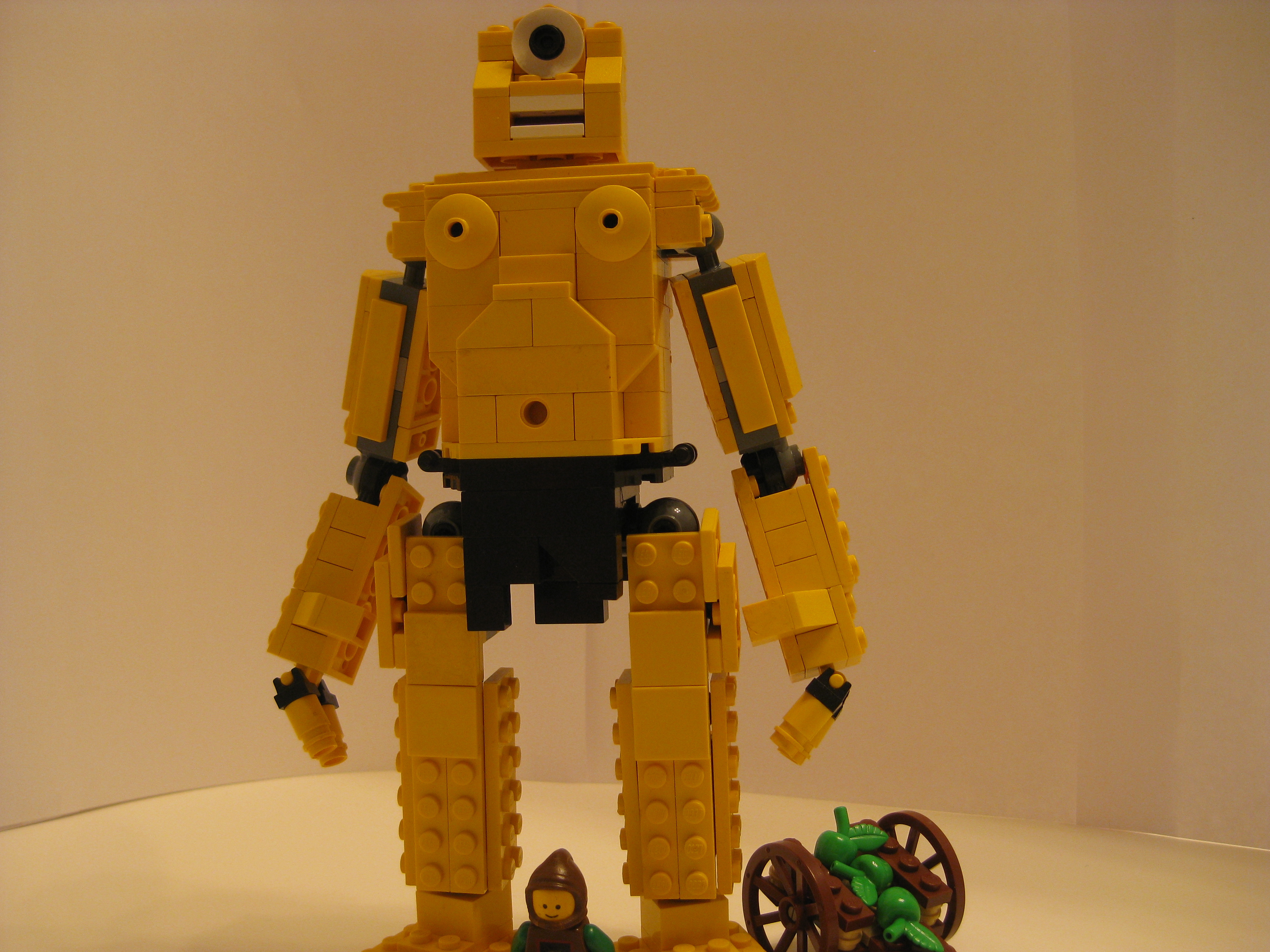 cyclops_height_vs_minifig.jpg