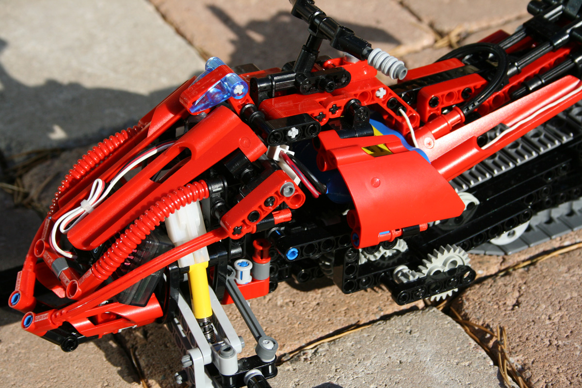 rc_snowmobile_02.jpg