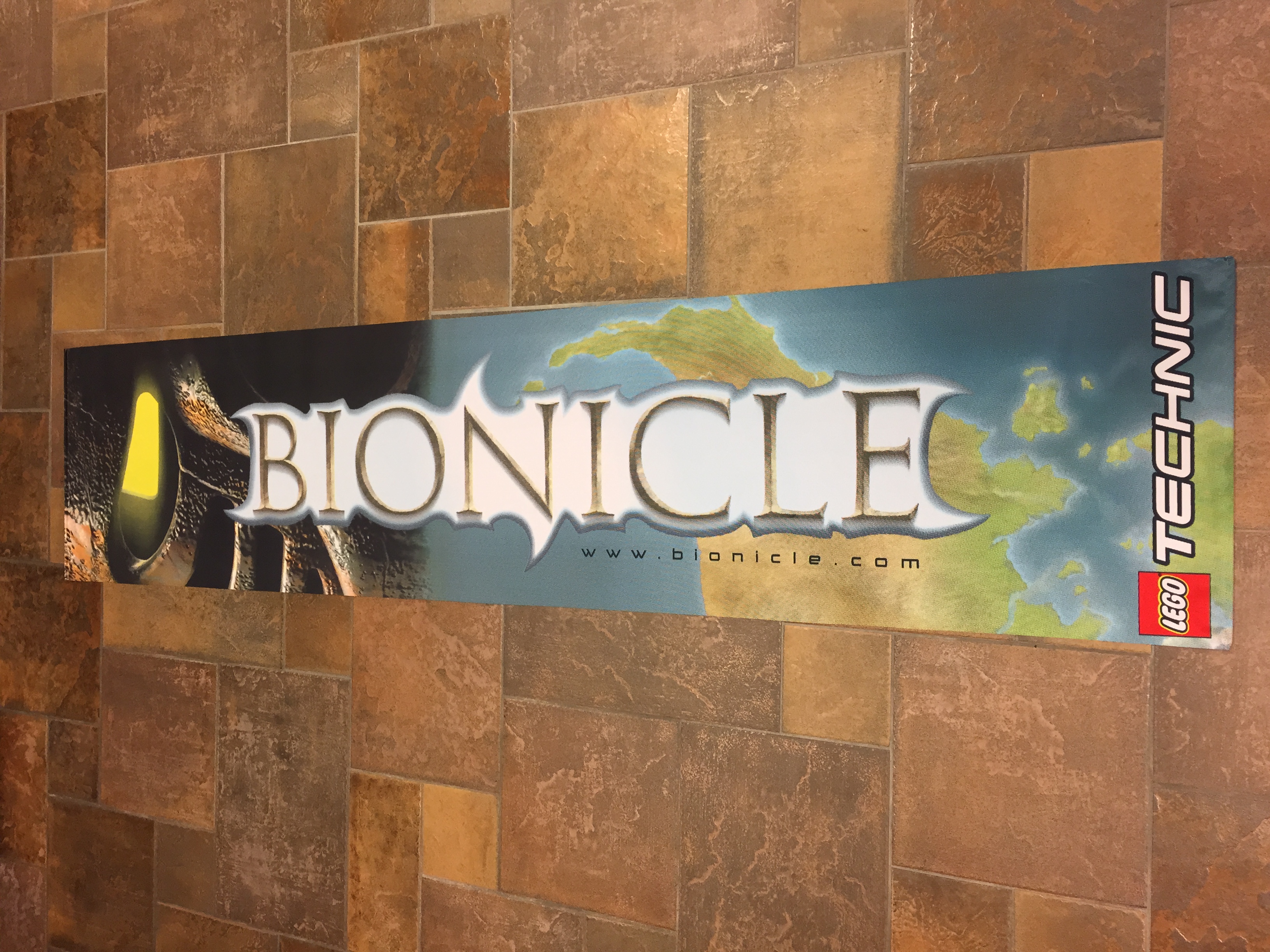 bionicle_retail_banner_of_2001.jpg