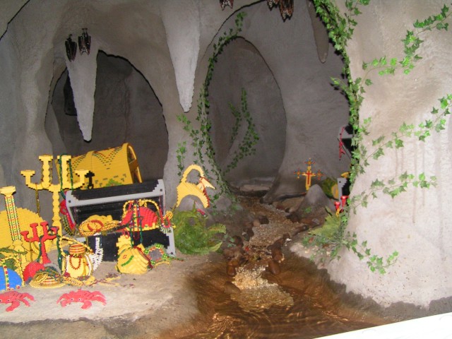 legoland_pirates_022_cave.jpg