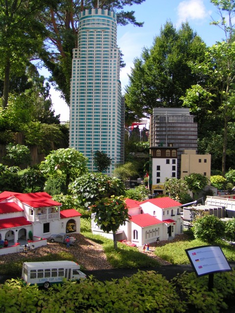 miniland_050_us_skyline.jpg