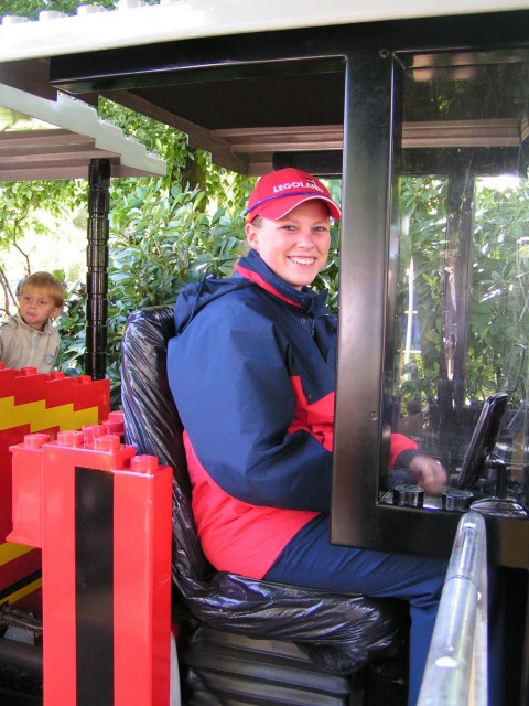 legoland_real_life_train_006_female_engineer.jpg