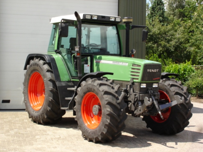 fendt_favorit_515c_101.jpg
