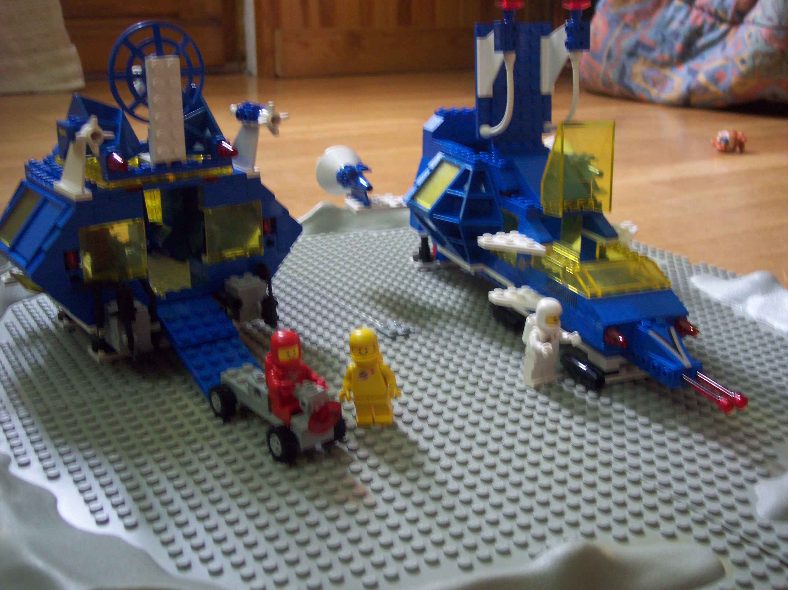 lego_classic_spacebase4_004.jpg
