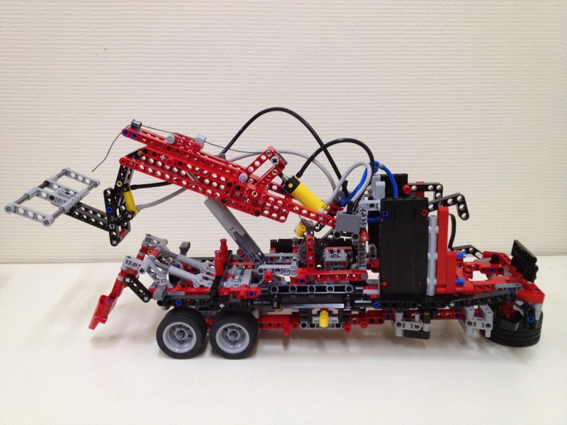 42008moc001.jpg
