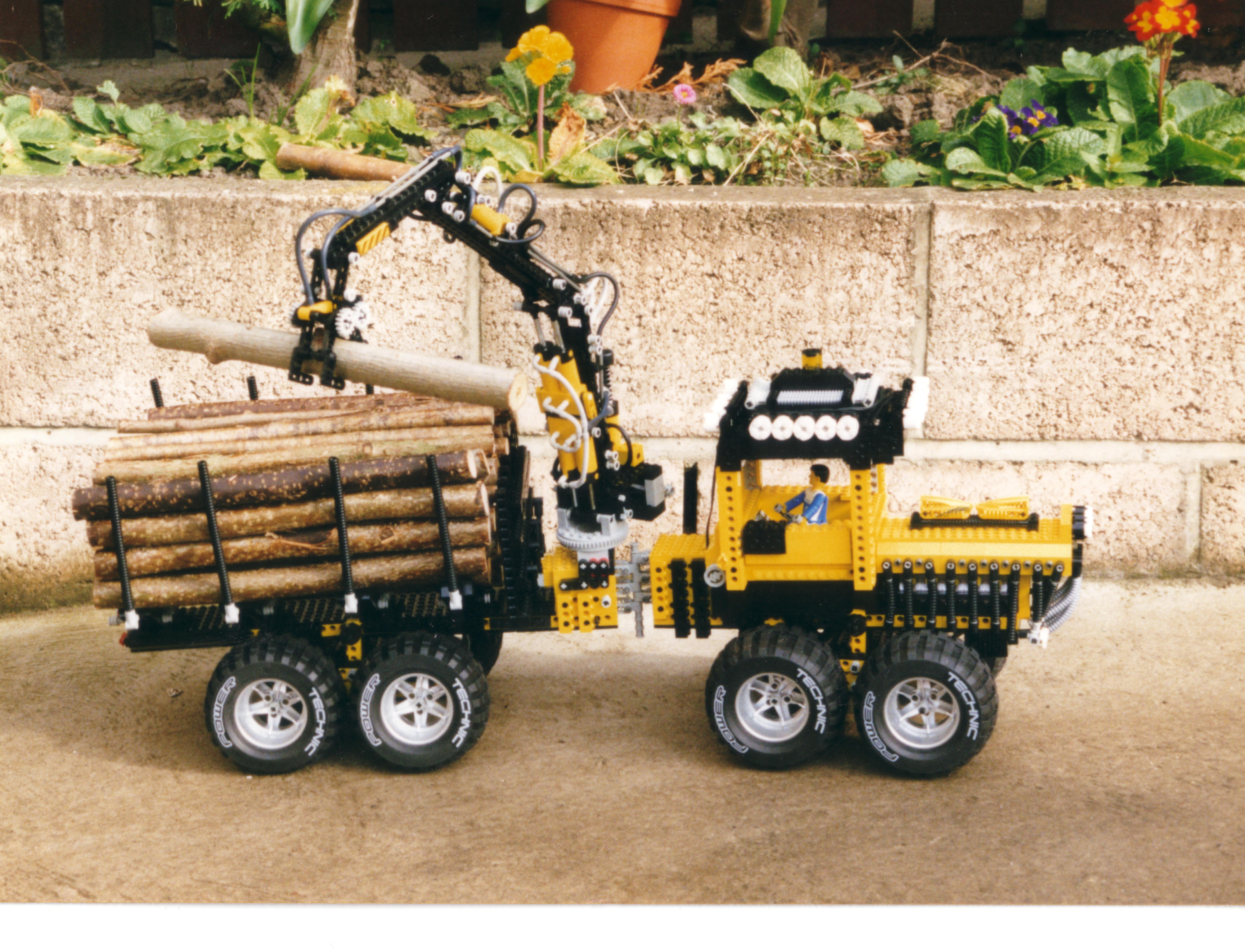 forwarder_8x8.jpg