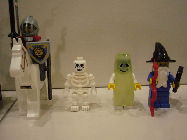 02_minifigure_2.jpg