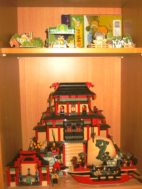 8_orient_expedition_n_non-legos.jpg