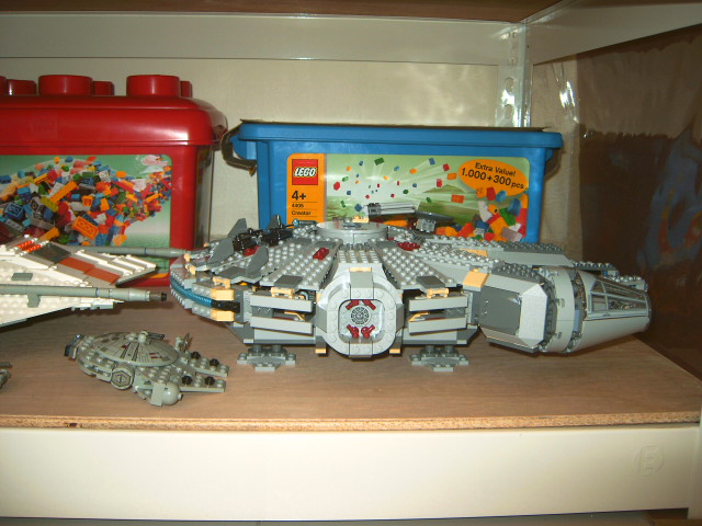 7_millenium_falcon.jpg