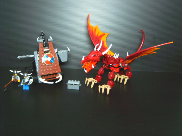 7017_viking_catapult_versus_the_nidhogg_dragon.jpg