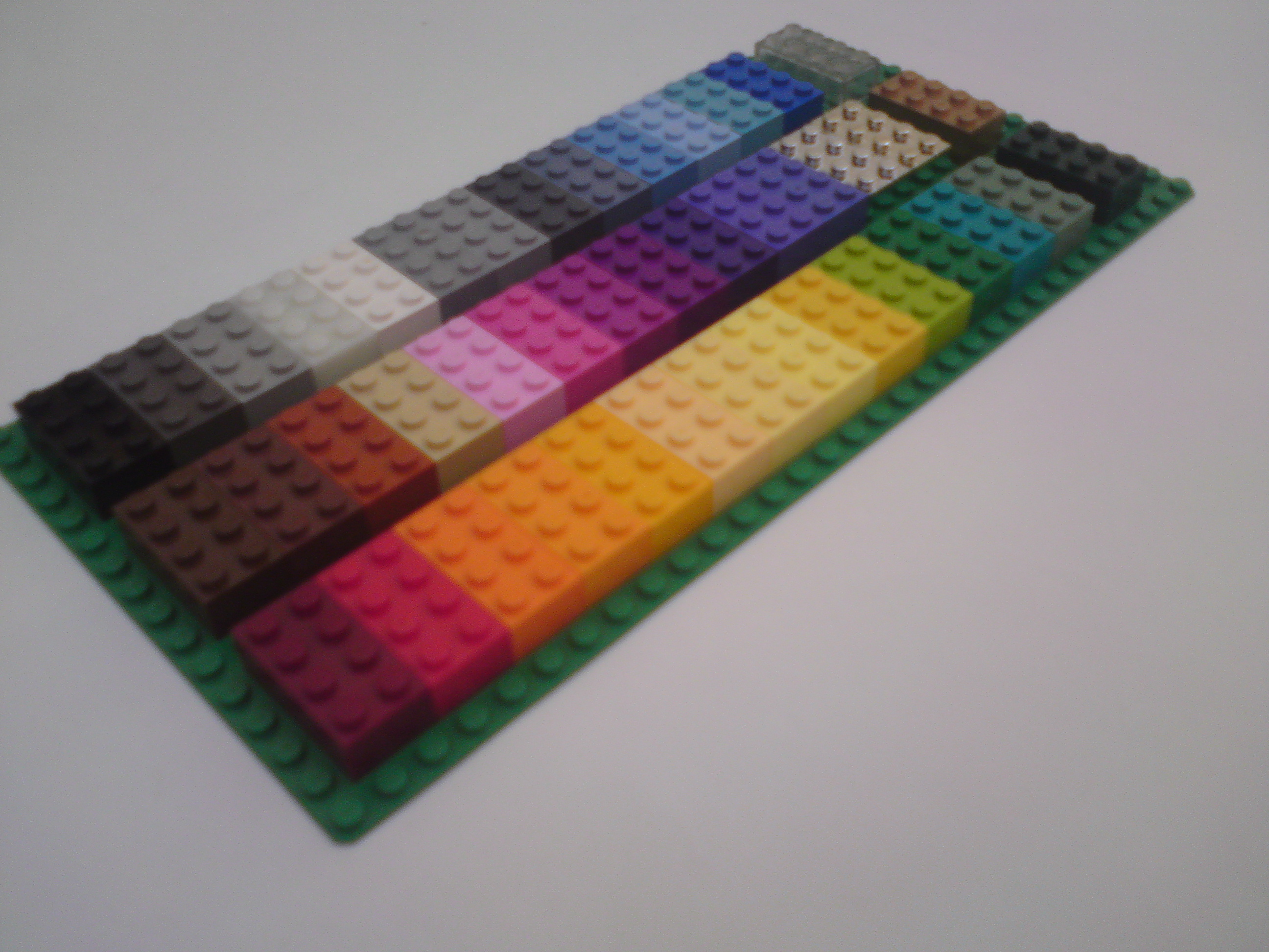 01a_2x4_colour_bricks_20090813.jpg
