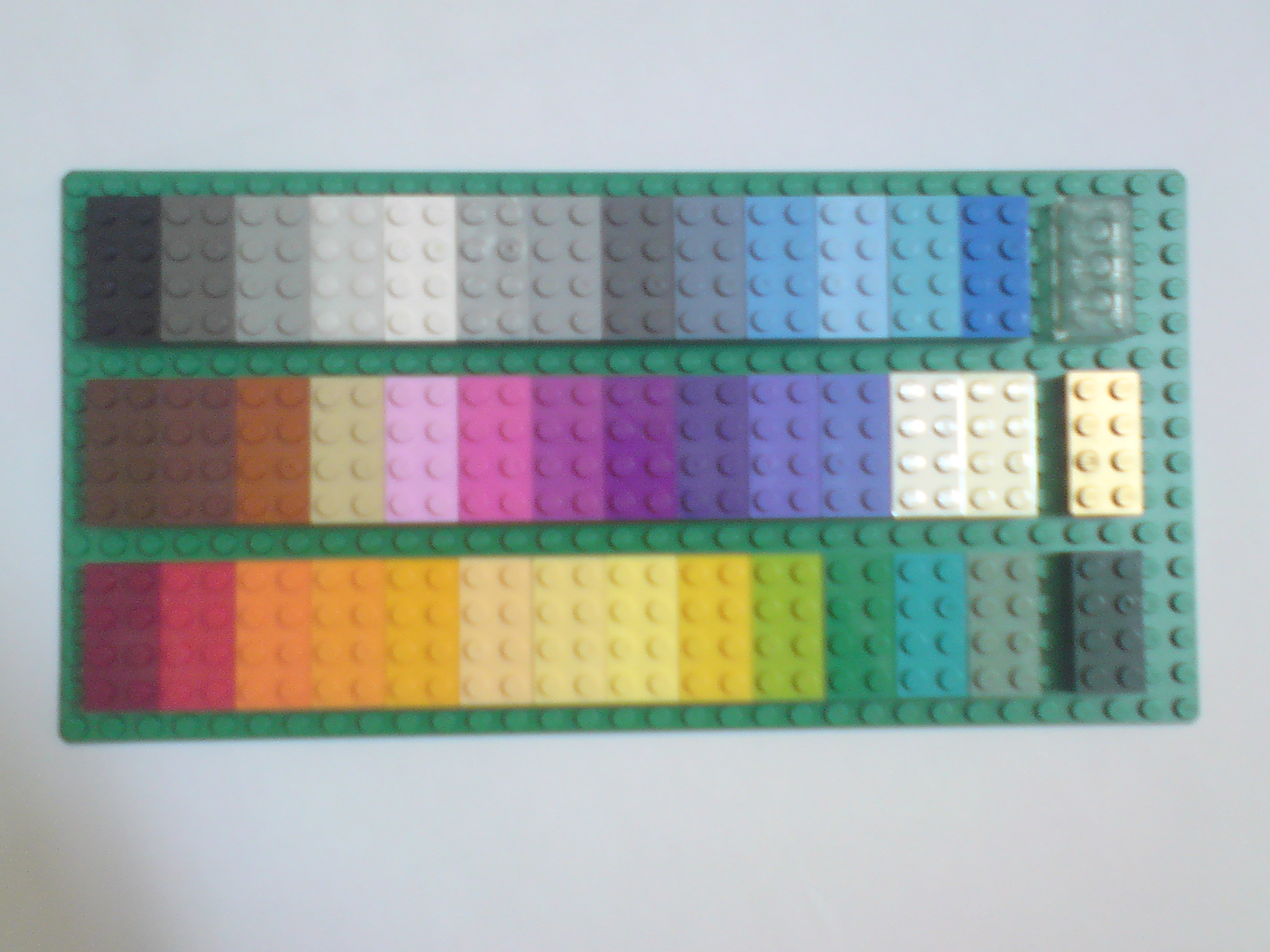 01b_2x4_colour_bricks_20090813.jpg
