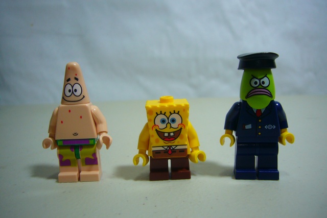 p1100240-minifigs.jpg