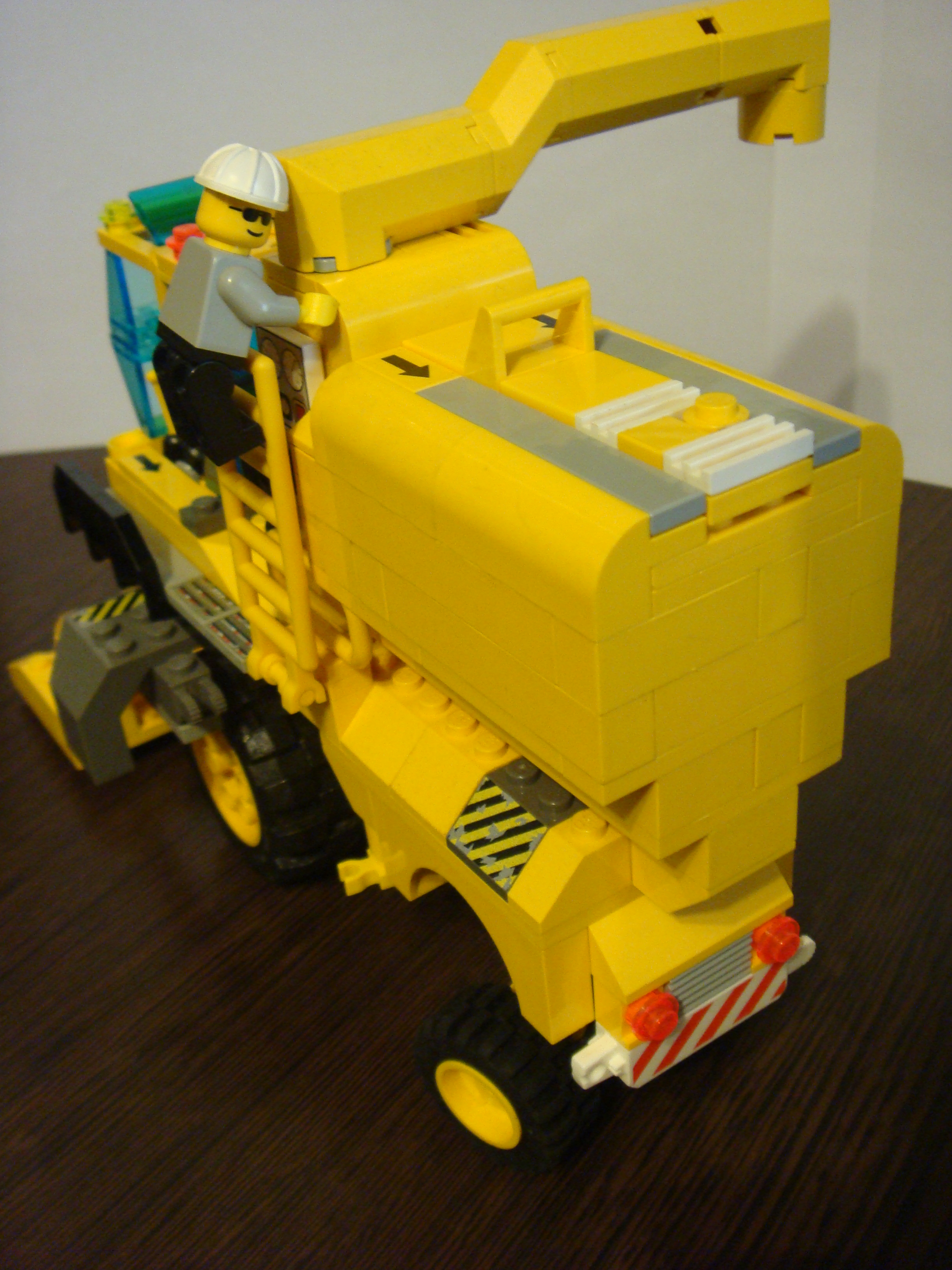 lego_corn_combine_harvester_12_-_clayton.jpg
